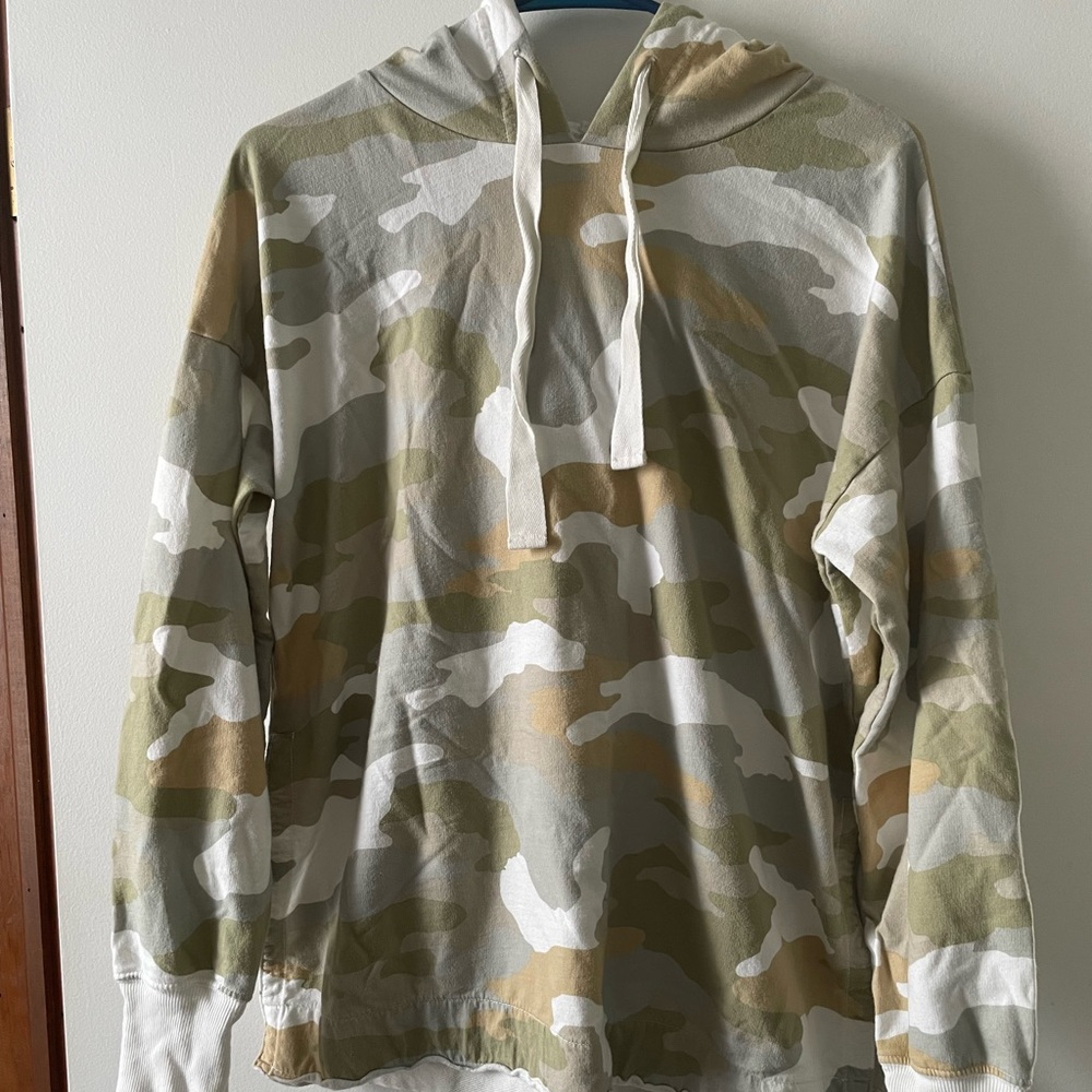 Arie camo hooded sweatshirt size small